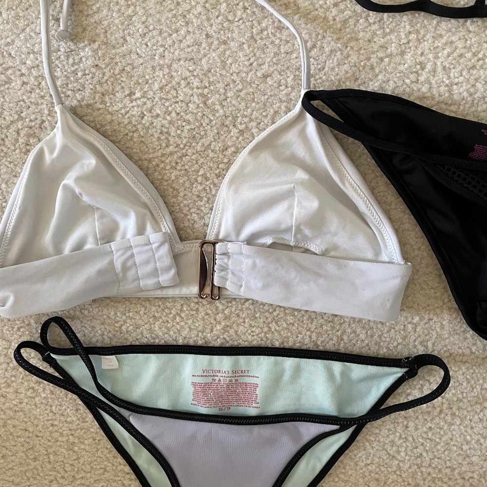 2 Bikinis - Picture 5 of 5